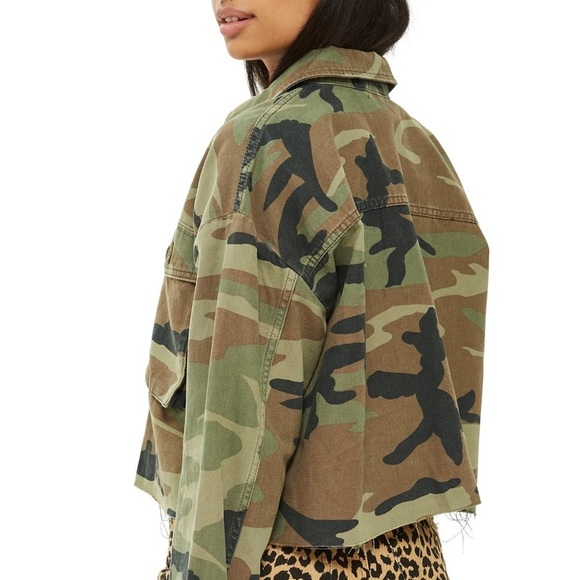Topshop Benny Camouflage Crop Raw Hem Shirt Jacket Size 4-6 - Picture 1 of 4